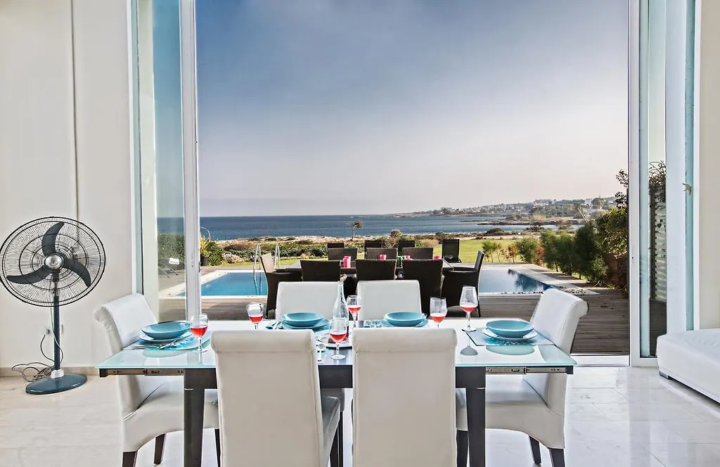 Leana Front Line Villa Protaras 0*,